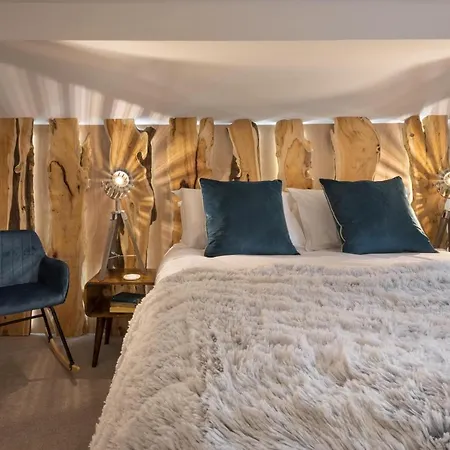 Hébergement de vacances Woodlands Family Retreat With Hot Tub And Sauna - Ridgestone