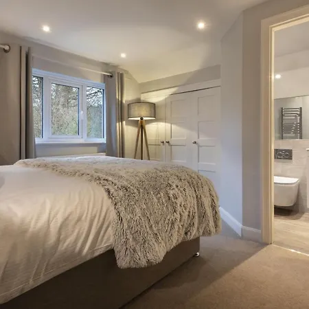 Hébergement de vacances Woodlands Family Retreat With Hot Tub And Sauna - Ridgestone *