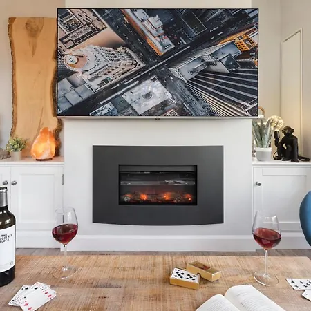 Prázdninový dům Woodlands Family Retreat With Hot Tub And Sauna - Ridgestone *