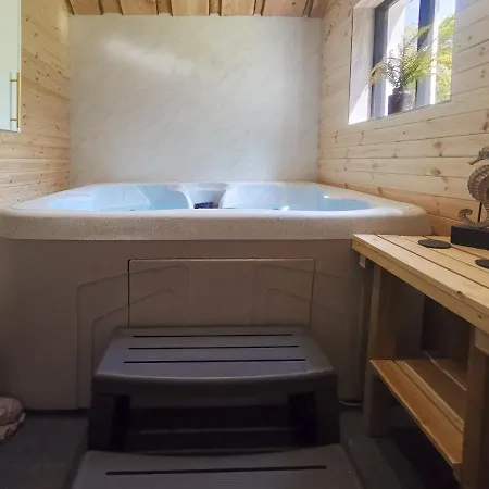 Woodlands Family Retreat With Hot Tub And Sauna * Windermere