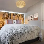 Woodlands Family Retreat With Hot Tub And Sauna - Ridgestone Tatil Evi