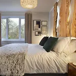 Tatil Evi Woodlands Family Retreat With Hot Tub And Sauna - Ridgestone